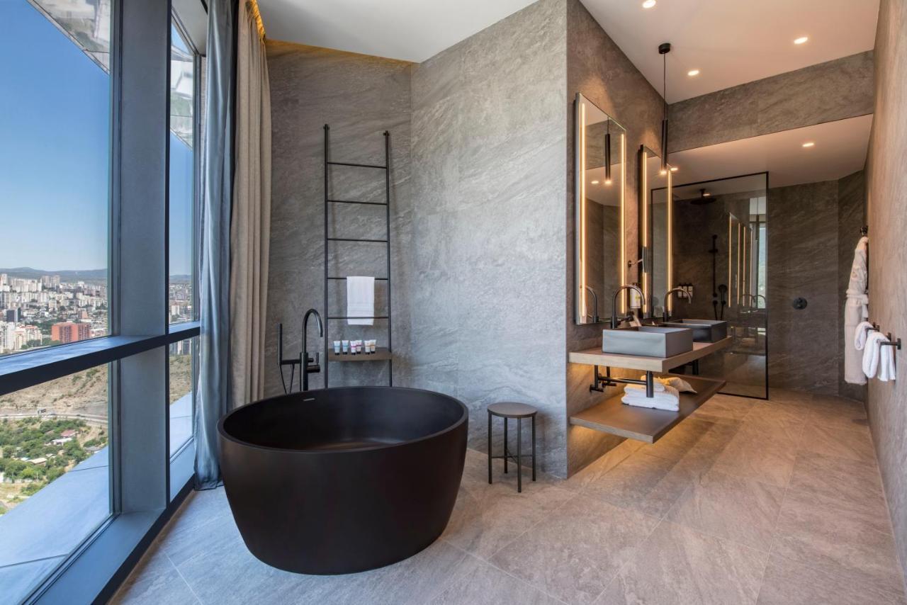 Pullman Tbilisi Axis Towers Hotel Exterior photo Bathroom