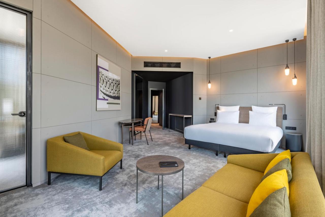 Pullman Tbilisi Axis Towers Hotel Exterior photo A suite at the hotel
