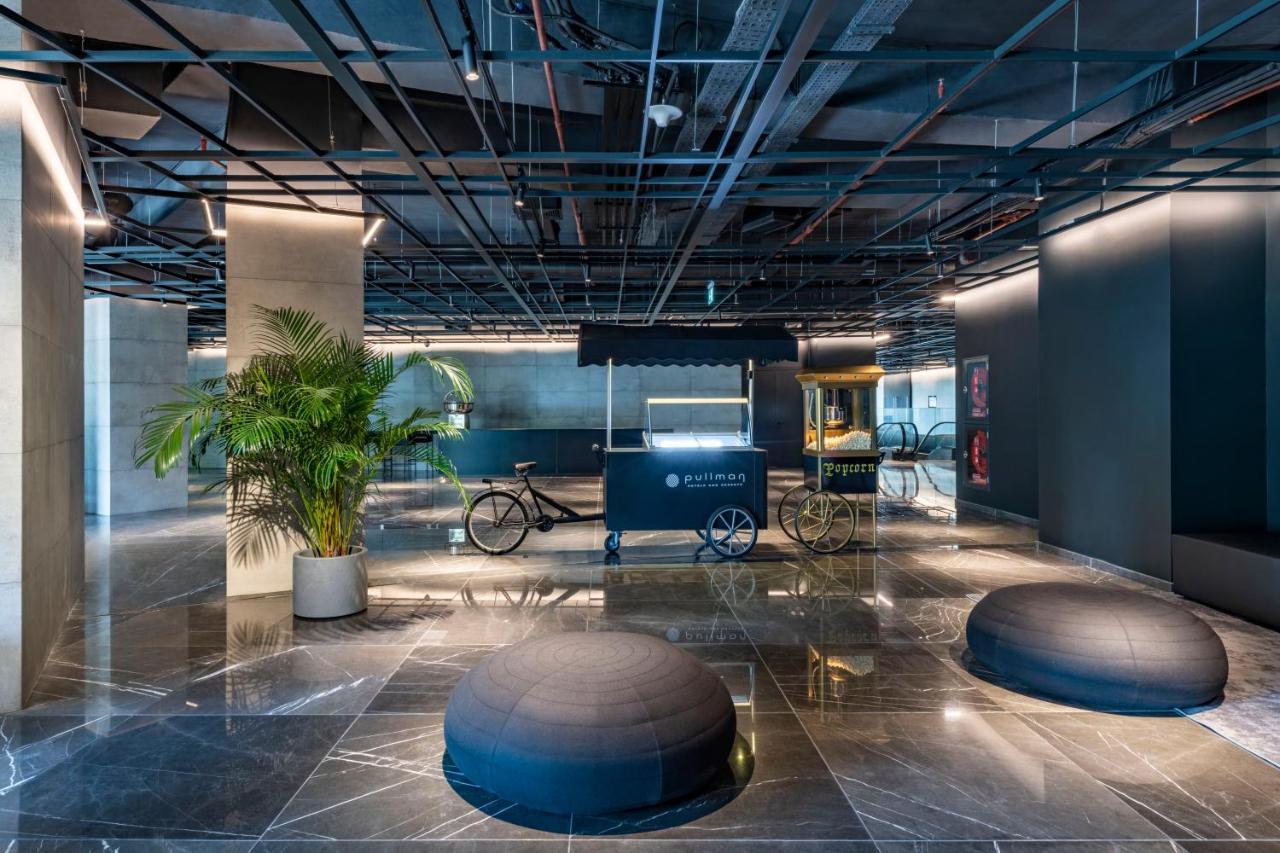 Pullman Tbilisi Axis Towers Hotel Exterior photo The lobby of the hotel