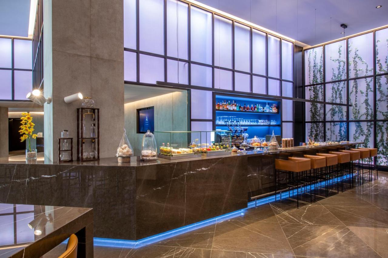 Pullman Tbilisi Axis Towers Hotel Exterior photo The bar at the lounge