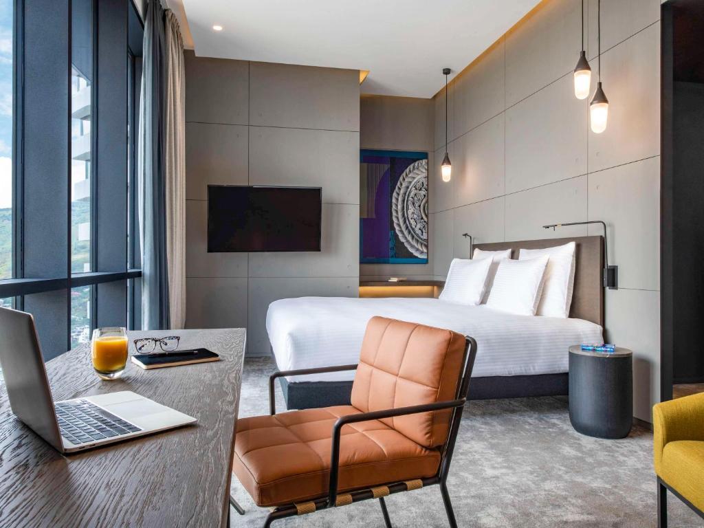 Pullman Tbilisi Axis Towers Hotel Exterior photo Deluxe Room