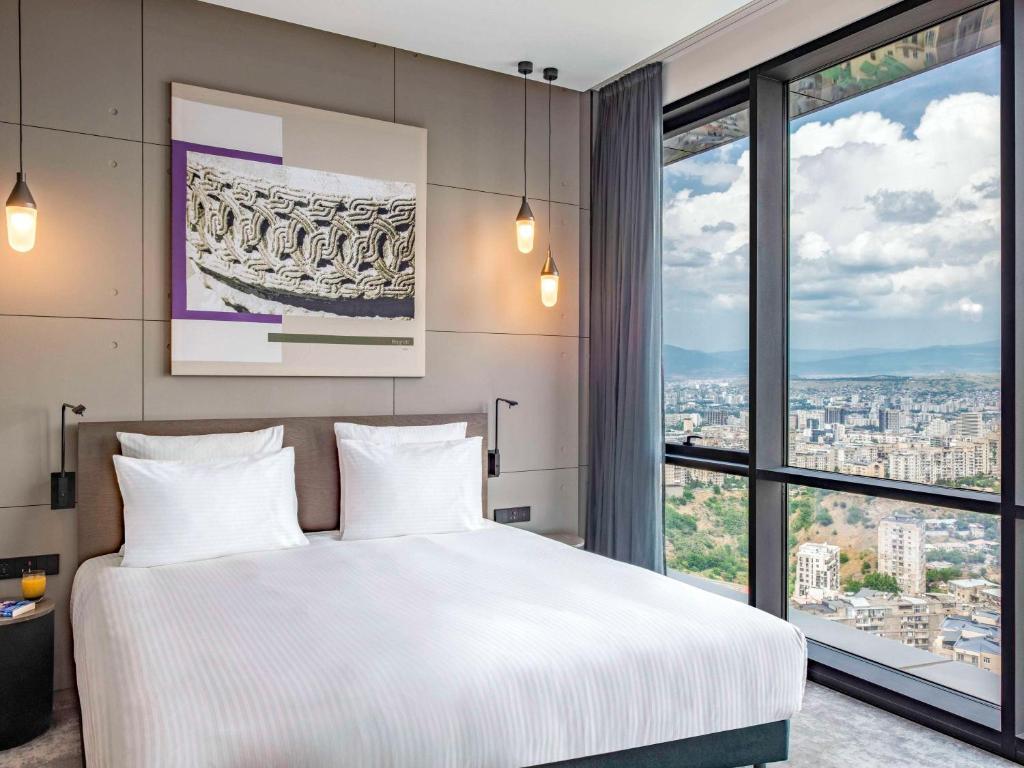 Pullman Tbilisi Axis Towers Hotel Exterior photo Deluxe room